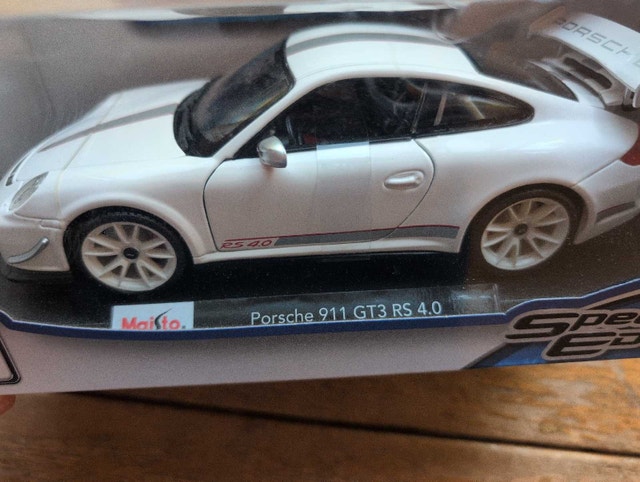 Maisto Porsche 911 GT3 RS 4.0 Model Car - photo 3