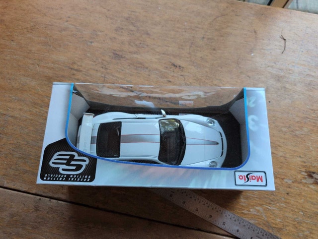 Maisto Porsche 911 GT3 RS 4.0 Model Car - photo 5