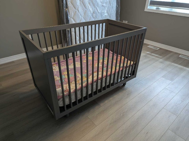 RISE 3-in-1 Convertible Crib (Grey) & Simmons Mattress
