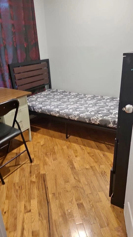 4 beds 3 baths House