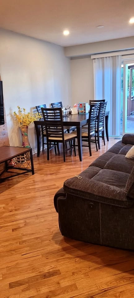 4 beds 3 baths House - photo 4