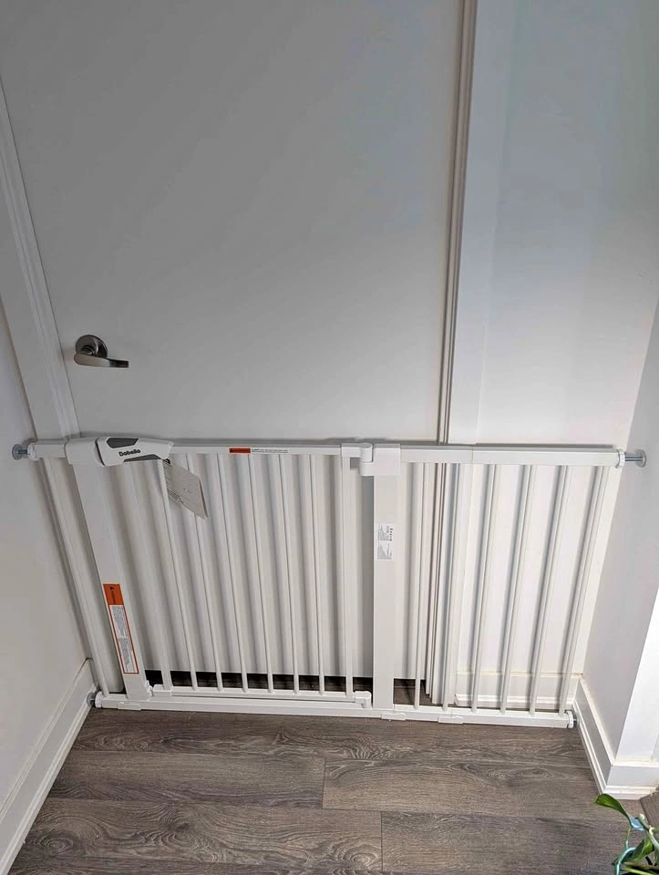 White Baby/Pet Gate (29-55"W x 28"H) - photo 3