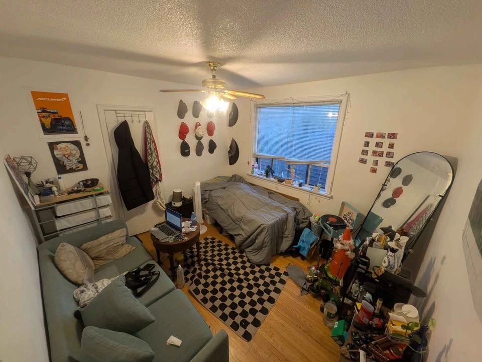 Private room for rent in Stockyards - photo 2