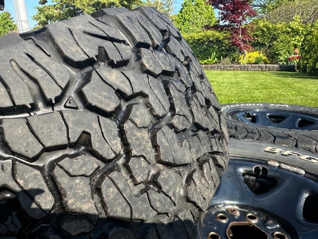 BFGoodrich KO2 Tires and rims 265/70/17 6x139.7 - photo 3