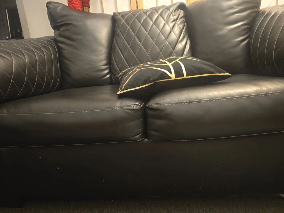 Black leather couch - photo 4