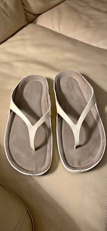 EMPORIO ARMANI Patent Leather Thong Sandals, Size 39, White