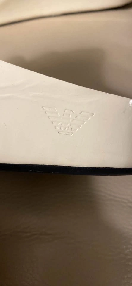 EMPORIO ARMANI Patent Leather Thong Sandals, Size 39, White - photo 5