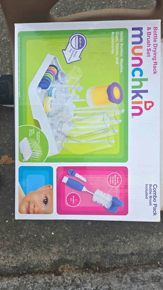 Munchkin Deluxe Bottle Drying Rack & Brush Set