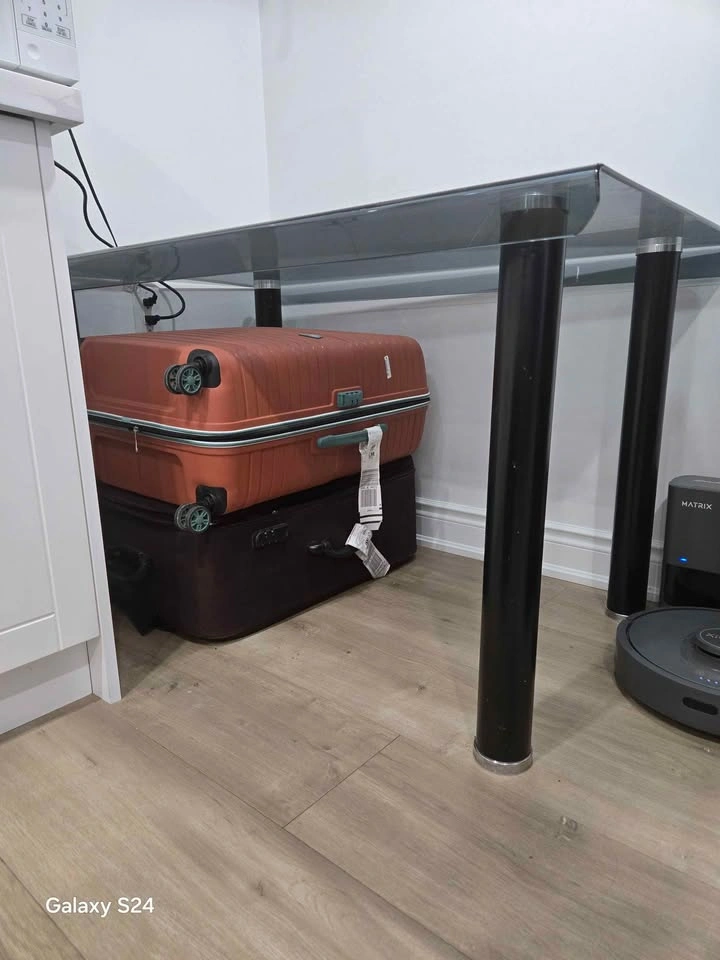 Tempered Glass Top Table with Black Metal Legs - photo 3