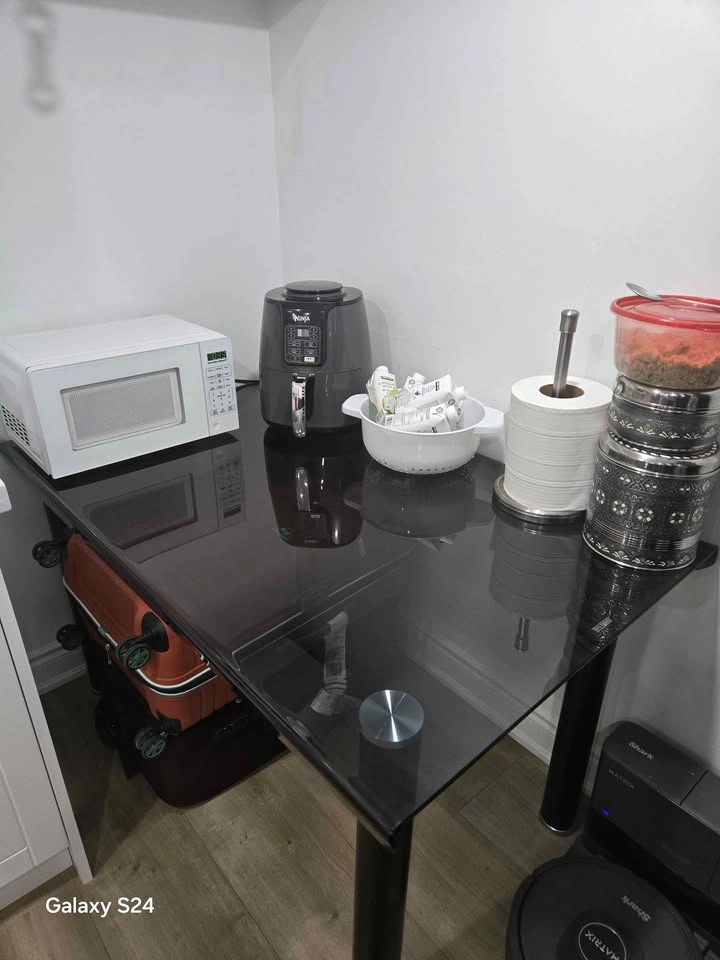 Tempered Glass Top Table with Black Metal Legs - photo 4