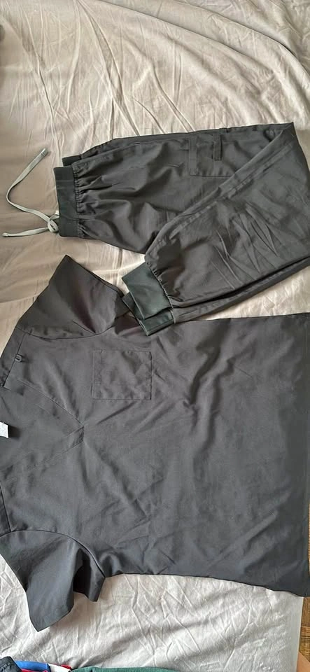 S women's black scrubs