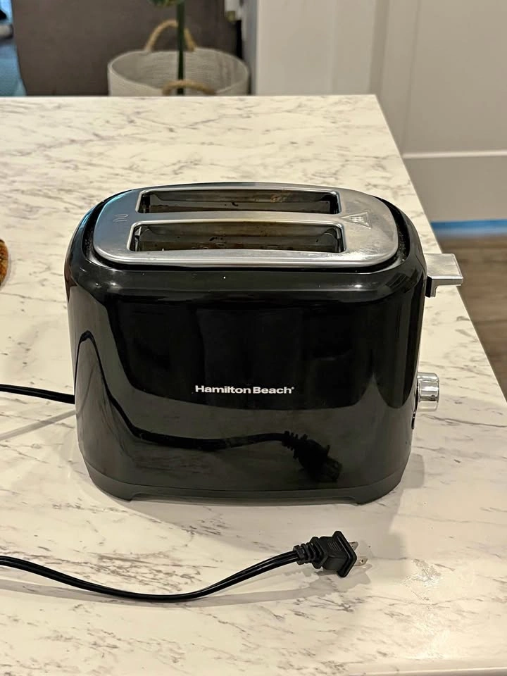 Hamilton Beach 2-slice toaster