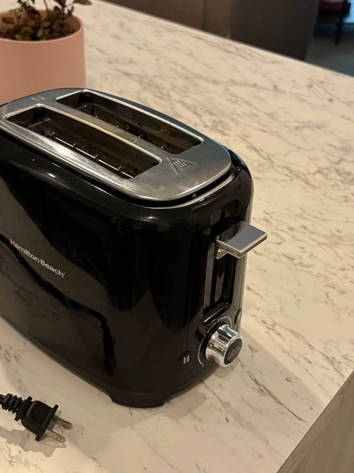 Hamilton Beach 2-slice toaster - photo 2