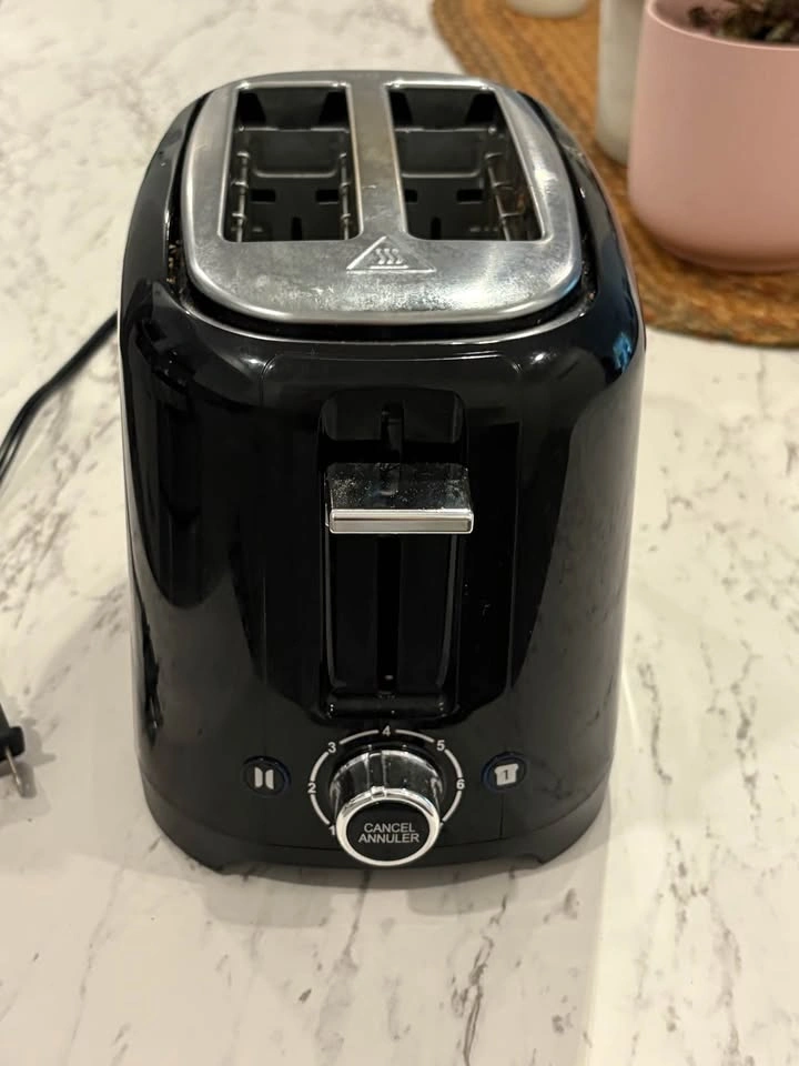 Hamilton Beach 2-slice toaster - photo 3
