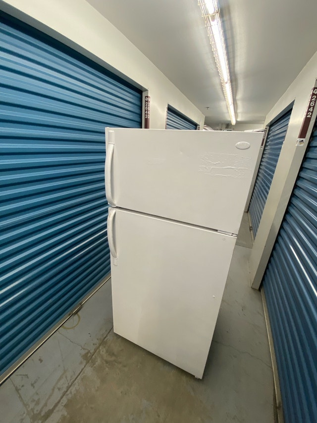 WHIRLPOOL WHITE FRIDGE - photo 2