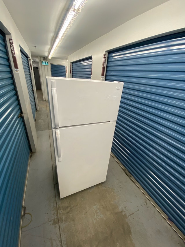 WHIRLPOOL WHITE FRIDGE - photo 3