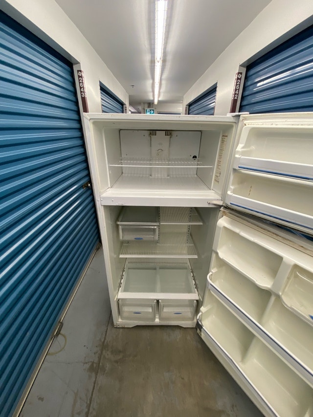 WHIRLPOOL WHITE FRIDGE - photo 4