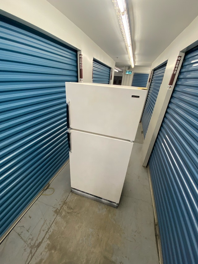 WHITE TOP FREEZER FRIDGE - photo 2