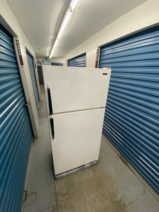 WHITE TOP FREEZER FRIDGE - photo 3