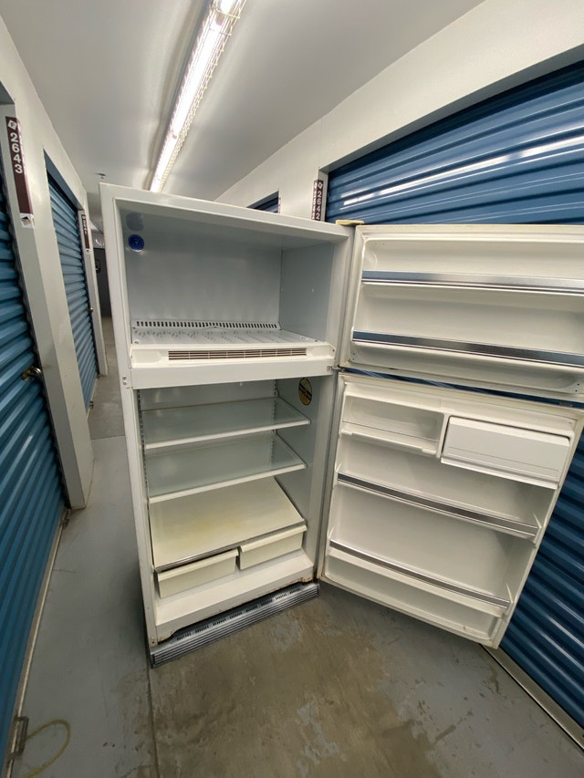 WHITE TOP FREEZER FRIDGE - photo 5