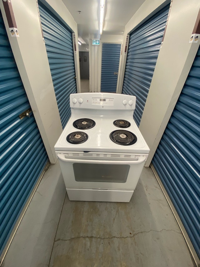 GE WHITE ELECTRIC COIL STOVE