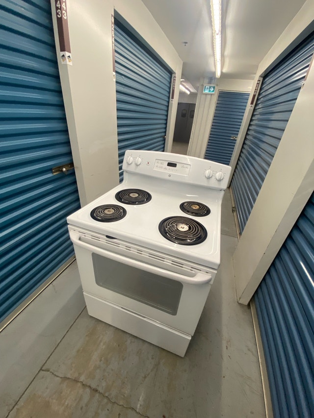 GE WHITE ELECTRIC COIL STOVE - photo 2