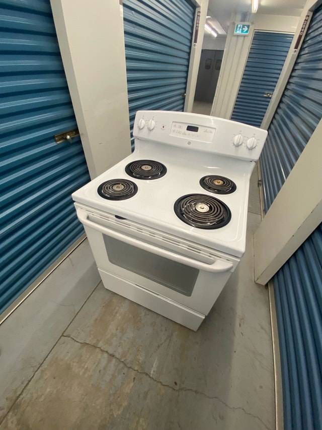 GE WHITE ELECTRIC COIL STOVE - photo 4
