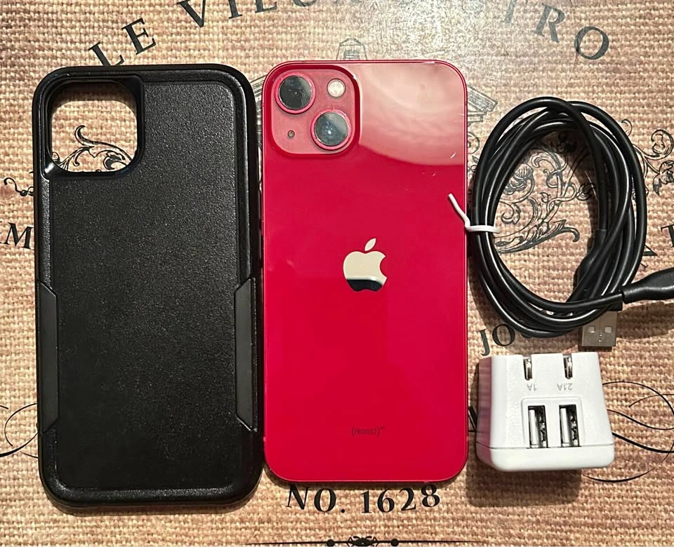 (100%) iPhone 13 128GB - Excellent Condition + Accessories
