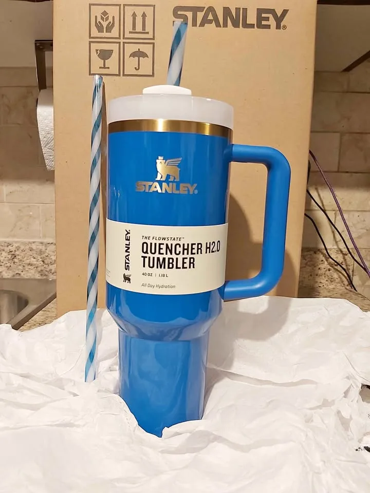 Stanley - Quencher 40oz ( Arctic Twist ) Limited Edition thumbnail