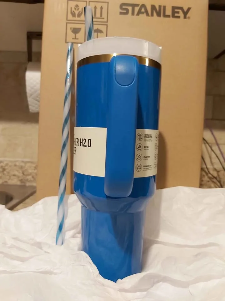 Stanley - Quencher 40oz ( Arctic Twist ) Limited Edition image indicator(2)