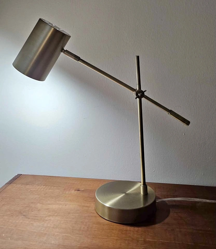 Desk lamp