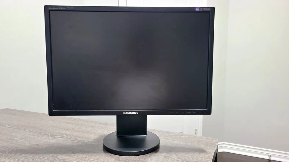 Samsung SyncMaster 2243QW 22-inch Monitor