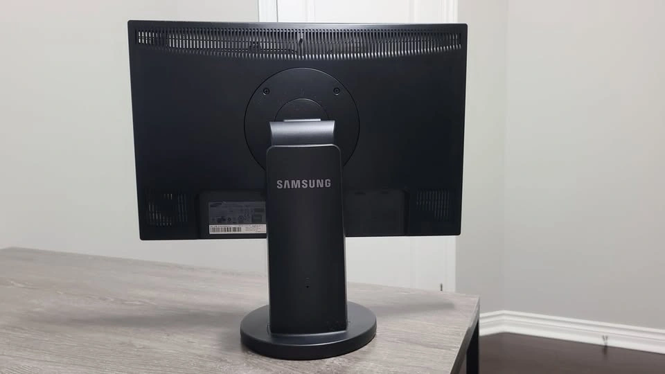 Samsung SyncMaster 2243QW 22-inch Monitor - photo 3