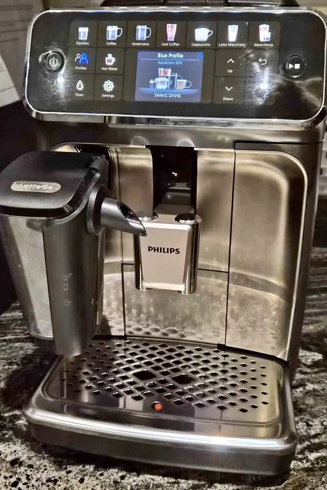 Philips LatteGo Fully Automatic Espresso Machine Series 4400