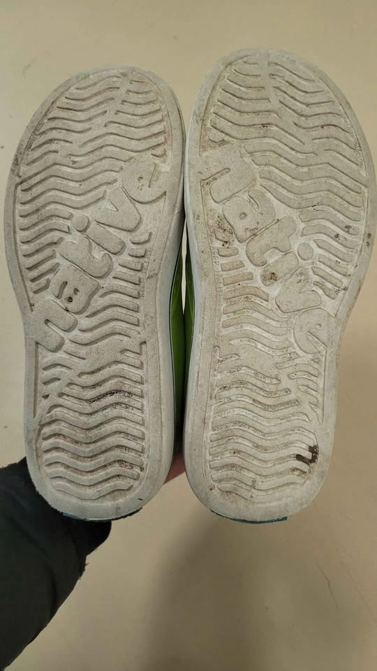 Native Shoes Size J1 - photo 2