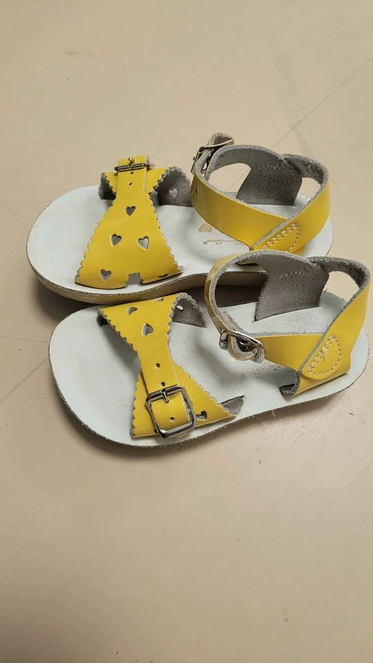 Kids summer shoes US size 6 and 7 - photo 2