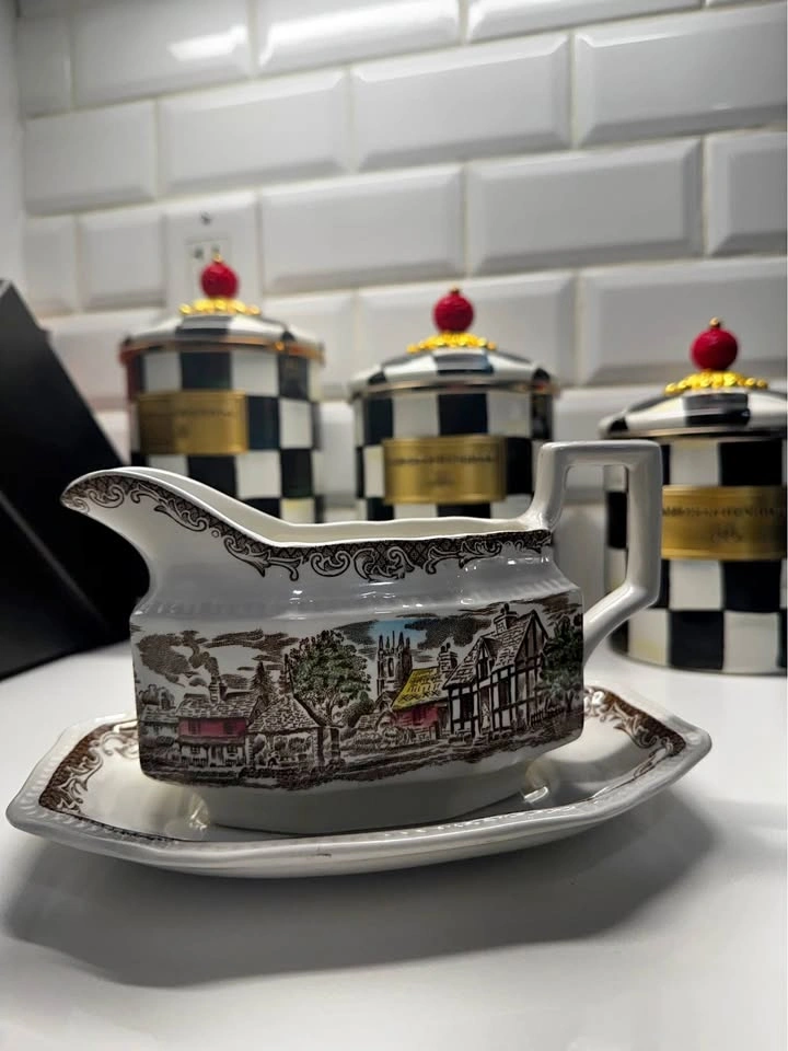 Kensington "Shakespeare's Sonnets" Gravy Boat & Underplate