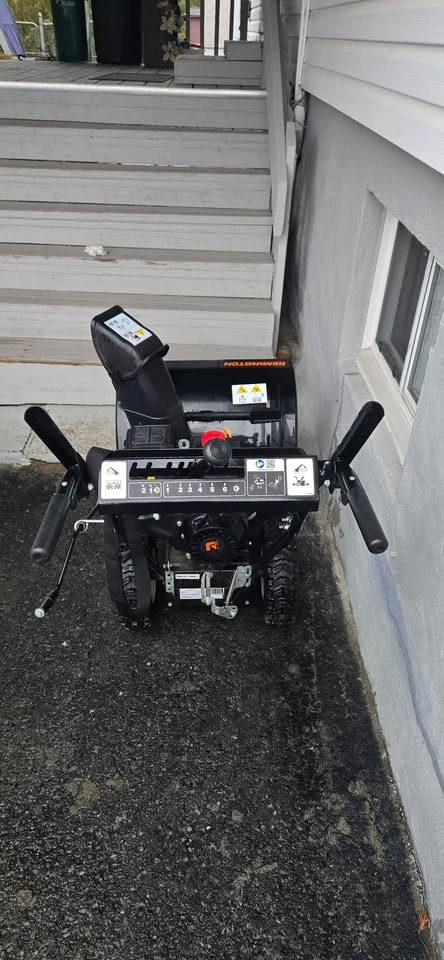Snowblower - Remington 24in - photo 4