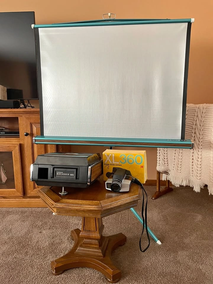 SILVER LITE PROJECTOR SCREEN