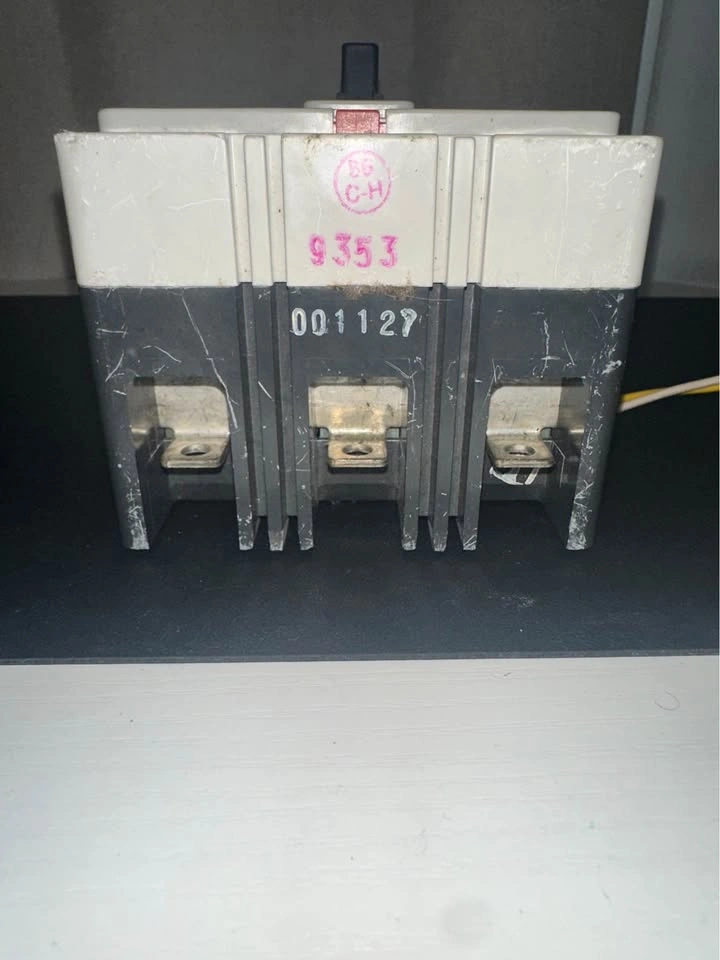 Cutler-Hammer Series-C Circuit Breaker (3φ) - photo 4