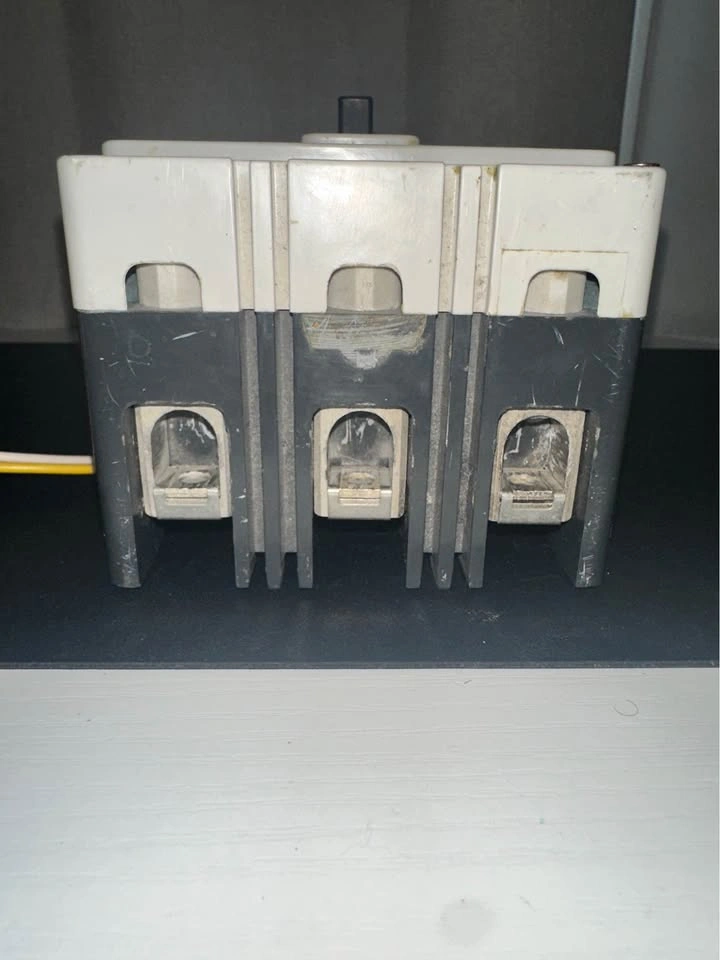 Cutler-Hammer Series-C Circuit Breaker (3φ) - photo 5