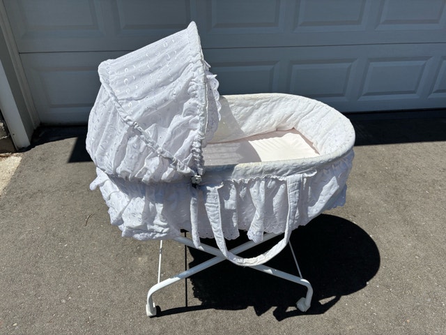 Baby bassinet with removable stand - photo 2