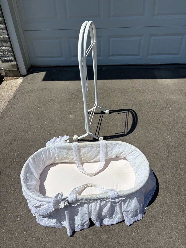 Baby bassinet with removable stand - photo 3