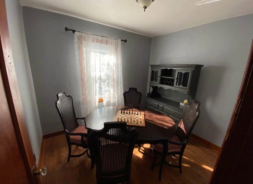 Dining Table + chairs - photo 2