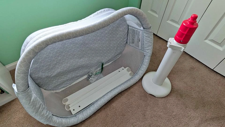 HALO - Bassinest Swivel Sleeper - Essentia Series