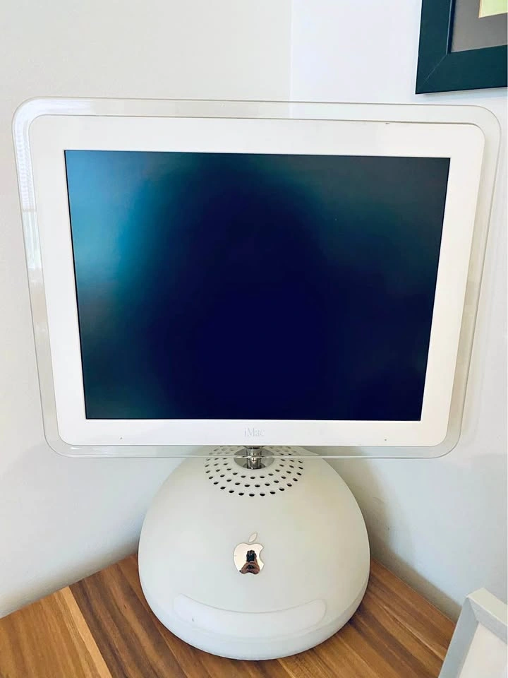 Apple iMac G4 15” Vintage Complete Set – Powers On, Screen Not D