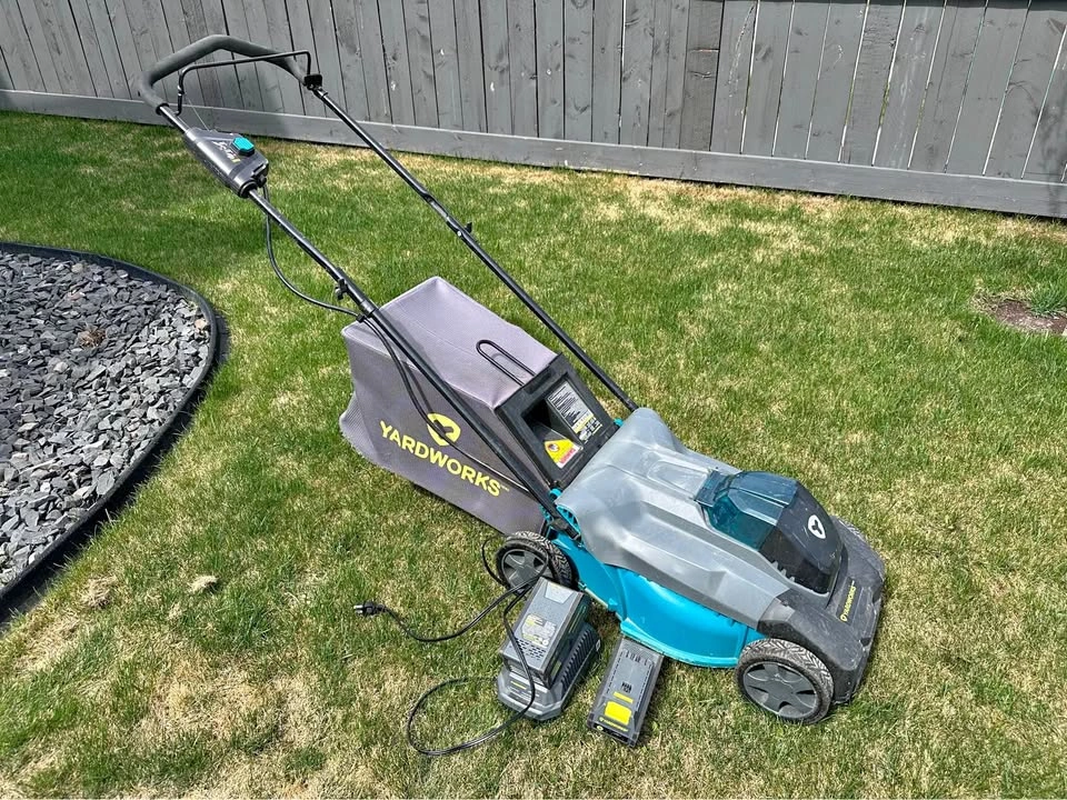 YARDWORKS 40V Cordless Lawnmower with 2 Batteries & Charger