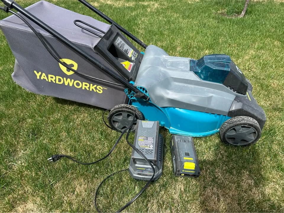 YARDWORKS 40V Cordless Lawnmower with 2 Batteries & Charger - photo 2