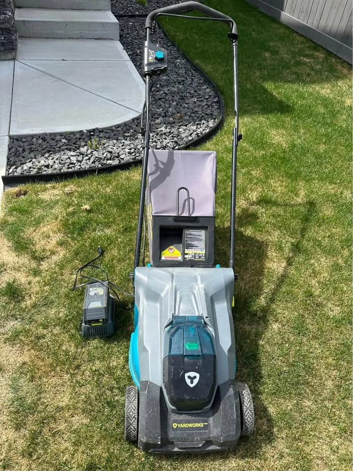 YARDWORKS 40V Cordless Lawnmower with 2 Batteries & Charger - photo 5