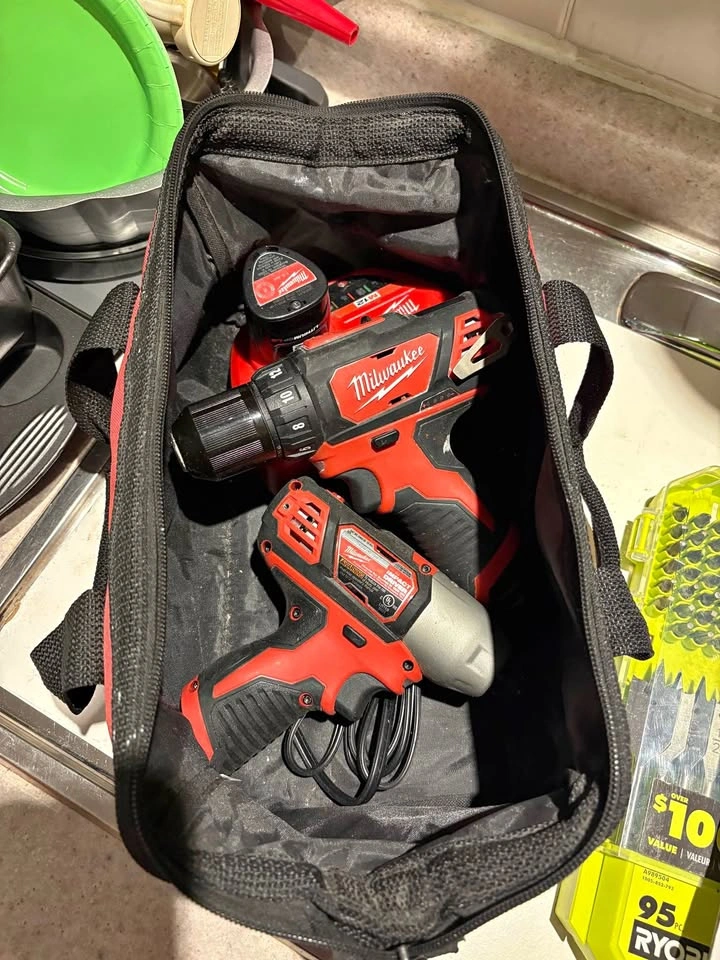 Milwaukee M12 Drill Impact Driver Kit w/ Charger Bag + Ryobi Bit